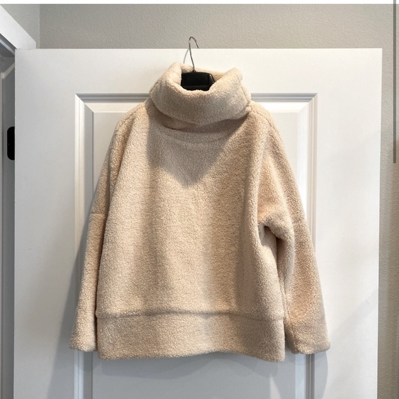 Tuckernuck Sherpa Teddy Turtleneck Sweater - Picture 5 of 7